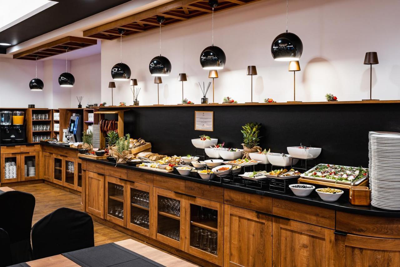 Szczawnica Park Resort & Spa Luaran gambar The buffet at the airport
